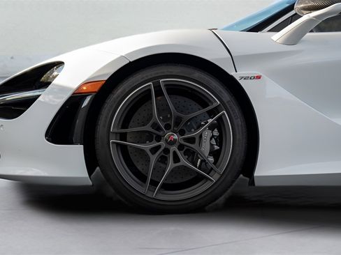 Used 2018 McLaren 720S image 17