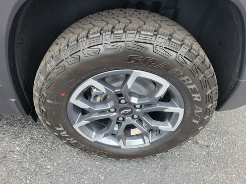 New 2026 Chevrolet Equinox ACTIV w/ Convenience Package III FWD image 37