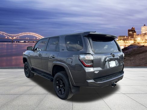 Used 2021 Toyota 4Runner SR5 Premium image 3
