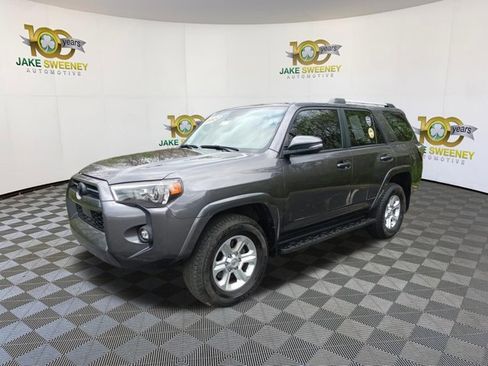 Used 2022 Toyota 4Runner SR5 Premium w/ Moonroof Package AWD/4WD image 4