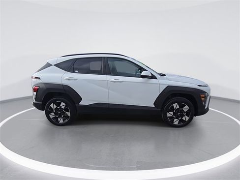 Certified 2025 Hyundai Kona SEL image 9