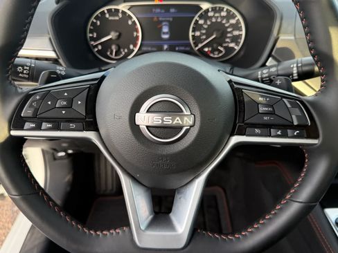 Used 2025 Nissan Altima 2.5 SR AWD/4WD image 19