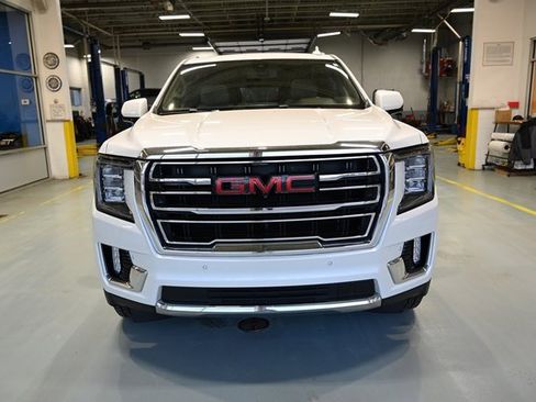 Used 2021 GMC Yukon XL SLT w/ SLT Premium Package image 2