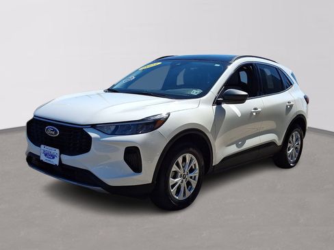 Certified 2023 Ford Escape Active w/ Tech Pack #1 AWD/4WD image 3