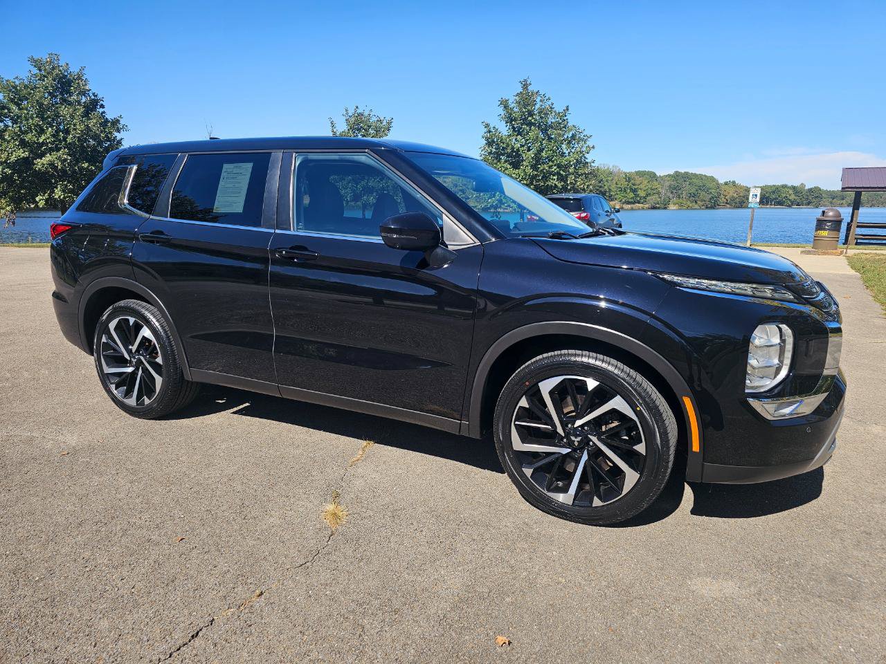 Used 2022 Mitsubishi Outlander SE AWD/4WD image 2