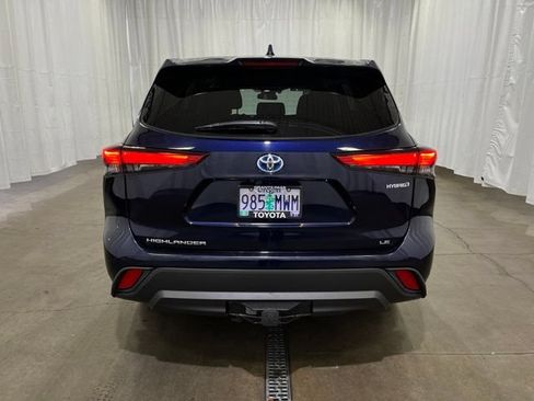 Certified 2021 Toyota Highlander LE AWD/4WD image 4