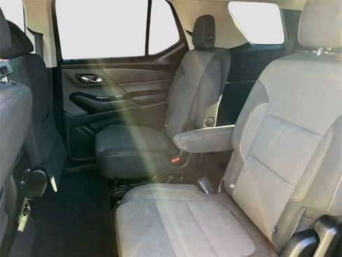 Used 2018 Chevrolet Traverse LT image 23