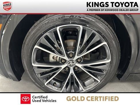 Certified 2025 Toyota Prius XLE FWD image 27