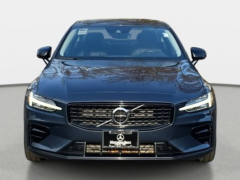 Used 2022 Volvo S60 B5 Momentum w/ Climate Package image 2