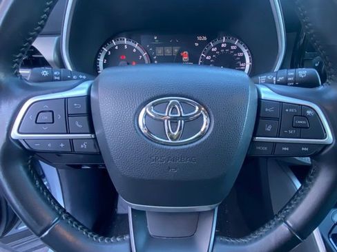 Used 2023 Toyota Highlander XLE image 17