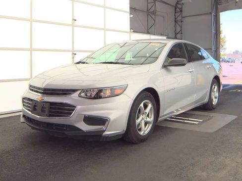 Used 2018 Chevrolet Malibu LS image 1