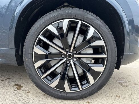 New 2026 Volvo XC90 B6 Plus w/ Protection Package Premier image 9