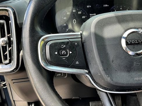 Used 2019 Volvo XC40 T5 Inscription image 17