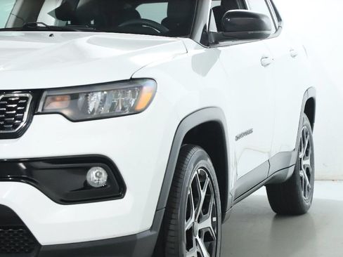 Used 2025 Jeep Compass Limited AWD/4WD image 4