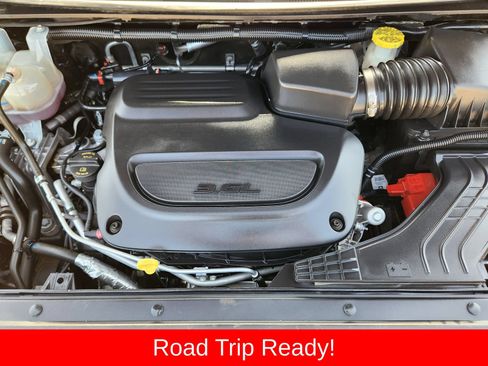 Used 2024 Chrysler Pacifica Touring-L FWD image 40