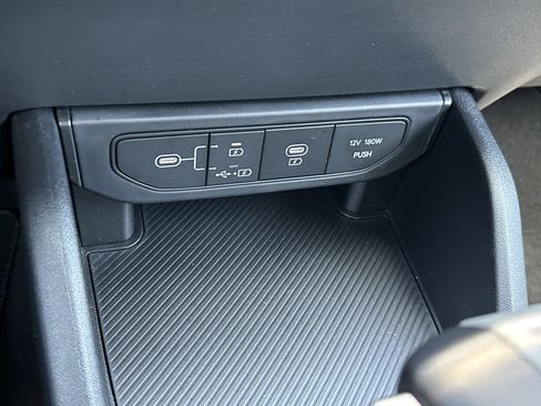 Used 2025 Kia K4 LXS image 31