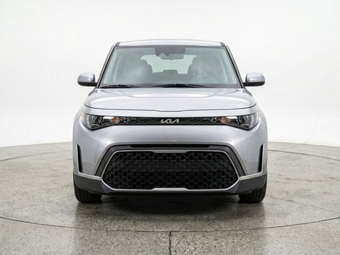 Used 2025 Kia Soul LX w/ LX Technology Package image 2