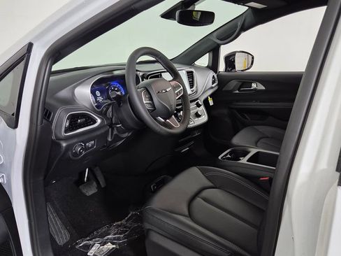 New 2026 Chrysler Pacifica Select image 14