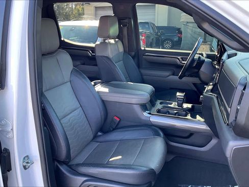 Used 2023 Chevrolet Silverado 1500 ZR2 w/ Technology Package image 7