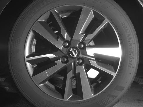 Used 2025 Nissan Versa SV FWD image 14