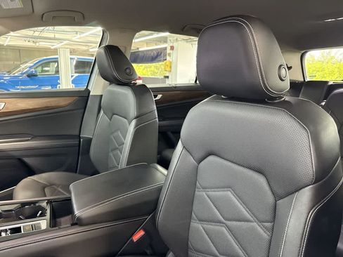 Certified 2024 Volkswagen Atlas SE FWD image 14