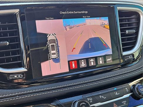 Used 2022 Chrysler Pacifica Limited image 22