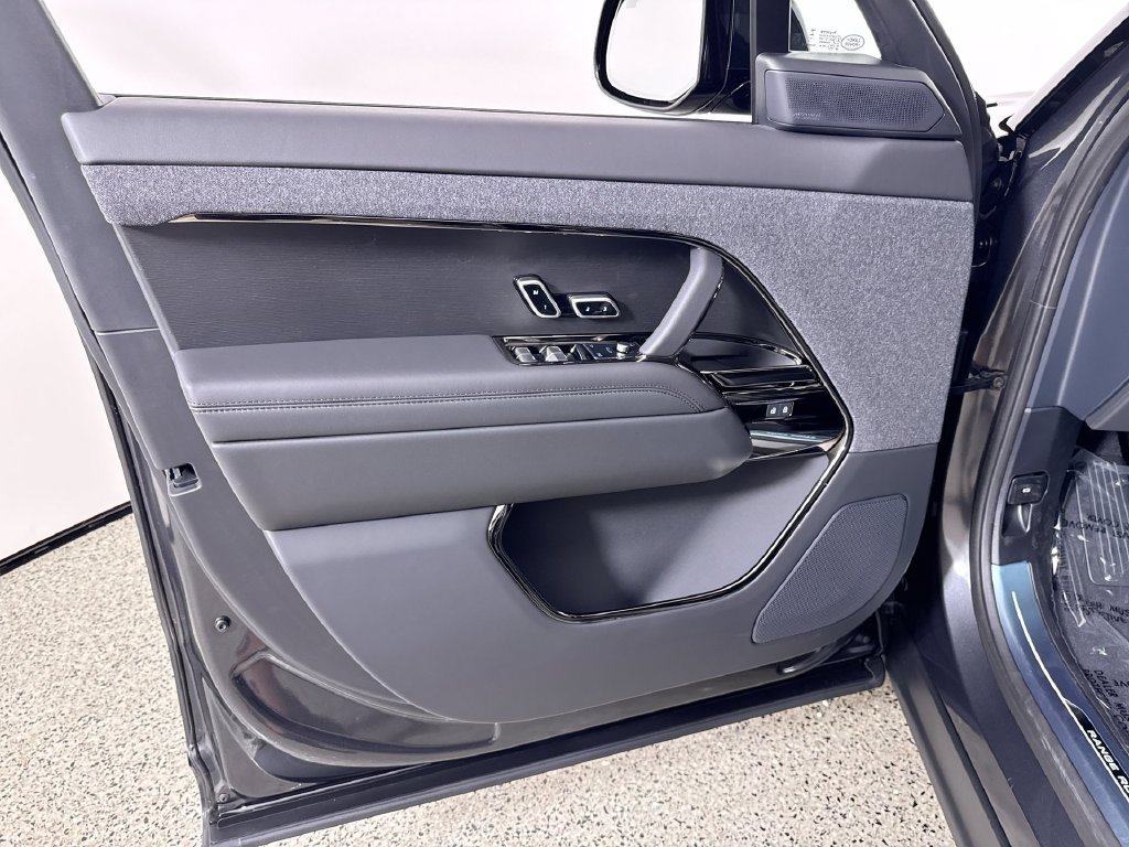 New 2026 Land Rover Range Rover Sport Dynamic SE AWD/4WD image 13