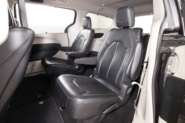 Used 2018 Chrysler Pacifica Touring-L Plus FWD image 23