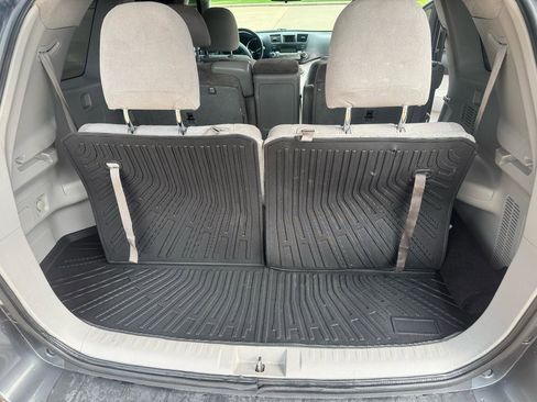 Used 2012 Toyota Highlander FWD w/ Tow Pkg image 22