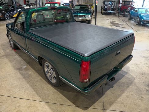 Used 1997 Chevrolet Silverado 1500 2WD Regular Cab w/ Convenience Group image 16