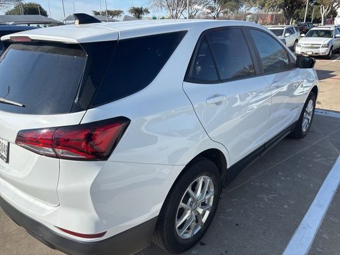 Certified 2022 Chevrolet Equinox LS w/ LS Convenience Package image 4