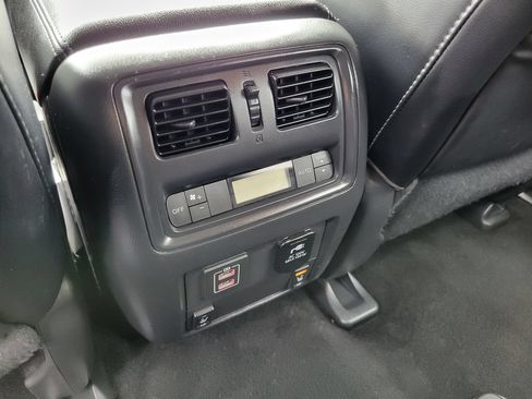 Used 2018 Nissan Pathfinder SL w/ Midnight Edition Package AWD/4WD image 29