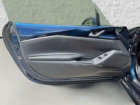Used 2022 MAZDA MX-5 Miata RF Grand Touring RWD image 19
