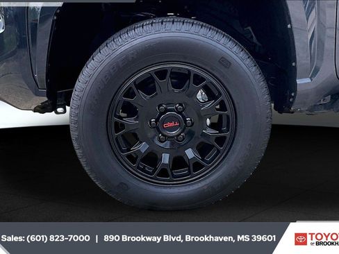 Used 2025 Toyota Tacoma SR5 AWD/4WD image 7