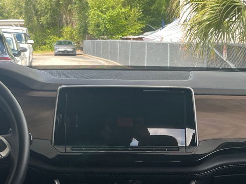 Used 2025 Volkswagen Atlas SE image 17