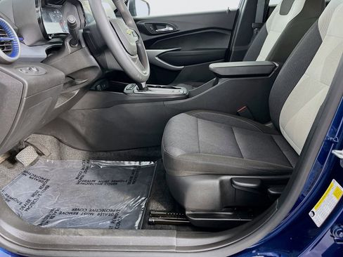 Used 2024 Chevrolet Trax LS FWD image 24