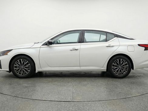 Used 2025 Nissan Altima 2.5 SV image 5