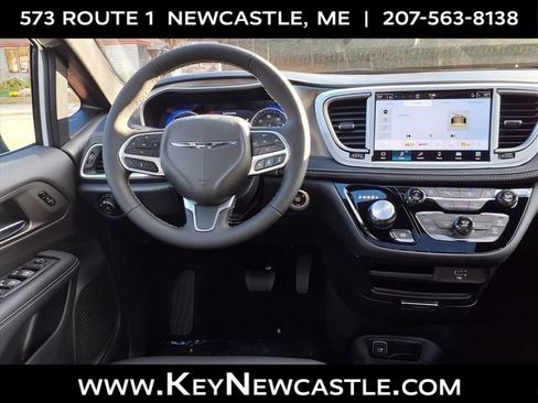 New 2026 Chrysler Pacifica Select image 15