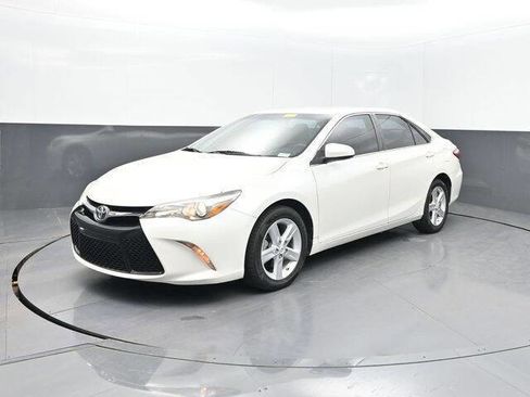 Used 2015 Toyota Camry SE image 1