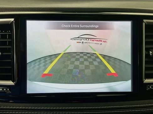 Used 2023 Chrysler Pacifica Touring-L FWD image 14