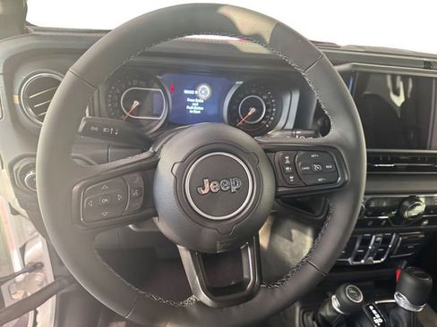 New 2025 Jeep Gladiator Sport image 8