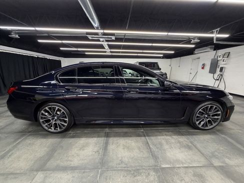 Used 2021 BMW 740i w/ M Sport Package image 8