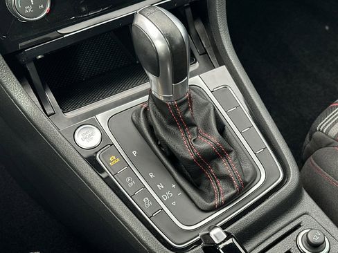 Used 2018 Volkswagen GTI SE image 20