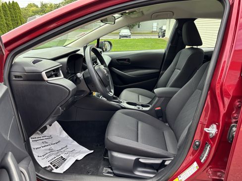 Used 2025 Toyota Corolla LE FWD image 13