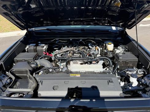 Used 2025 Toyota Tacoma TRD Off-Road image 15