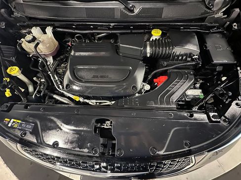 Used 2023 Chrysler Pacifica Touring-L FWD image 41
