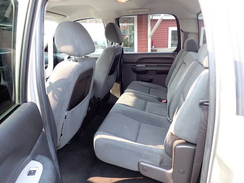 Used 2009 Chevrolet Silverado 2500 LT w/ Exterior Plus Package AWD/4WD image 8