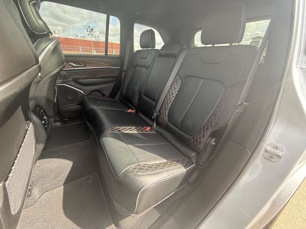Used 2025 Jeep Grand Cherokee Summit w/ Obsidian Package AWD/4WD image 15