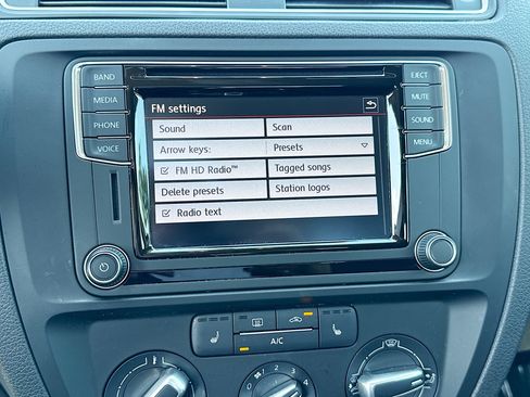 Used 2017 Volkswagen Jetta SE image 25