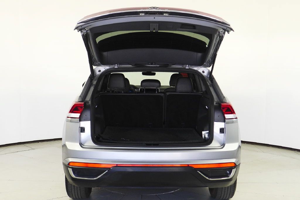 Used 2024 Volkswagen Atlas Cross Sport SE FWD image 10
